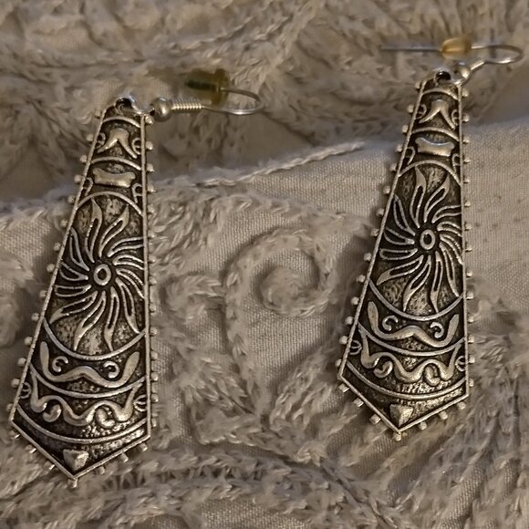 VINTAGE EARRINGS - Picture 1 of 4